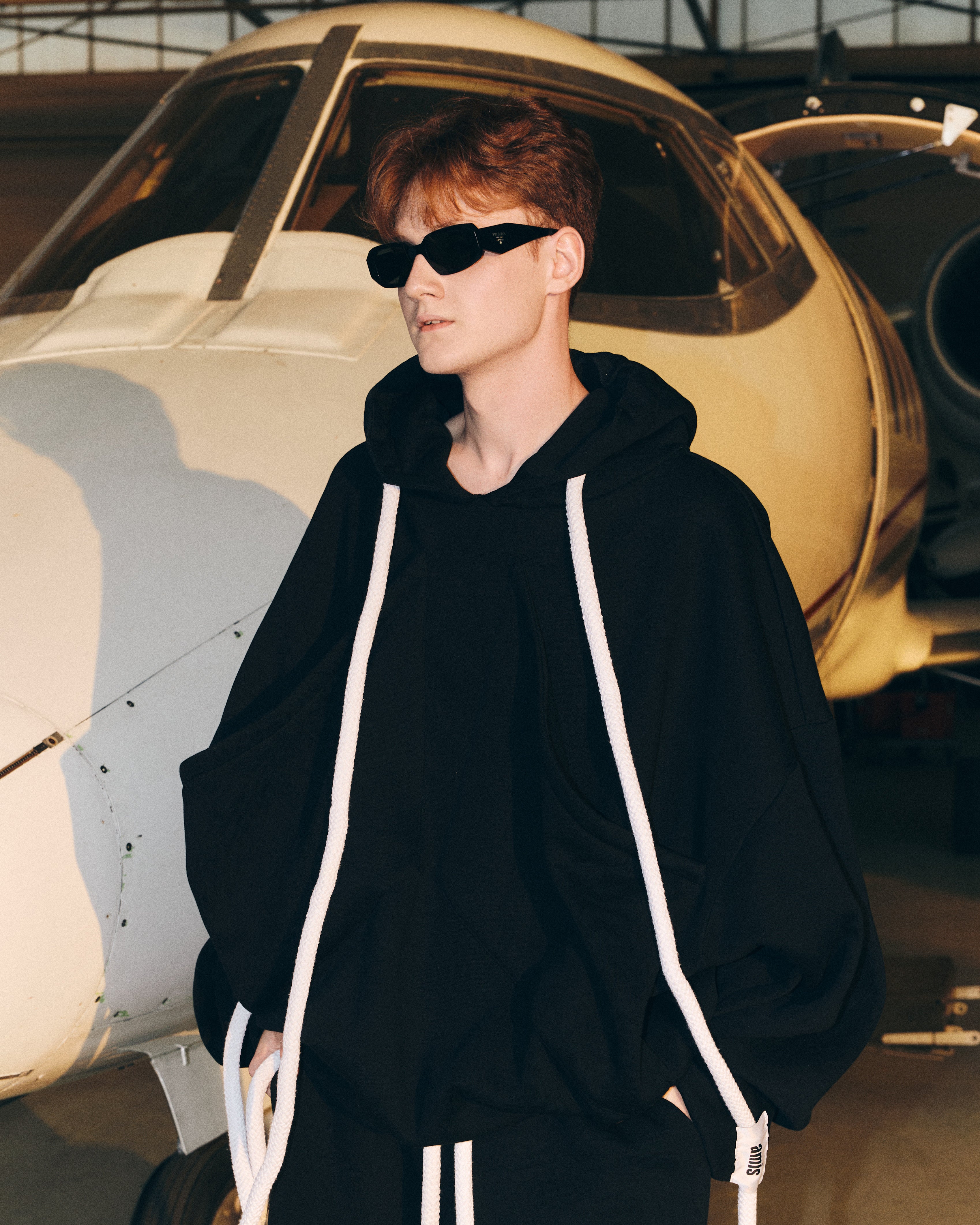 FLY HOODIE BLACK